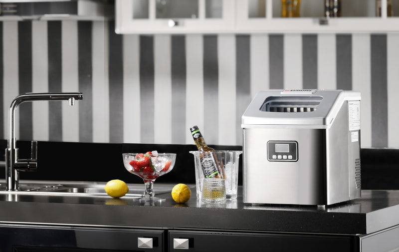 How to Use the Ice Maker to Make Your Favorite Drink